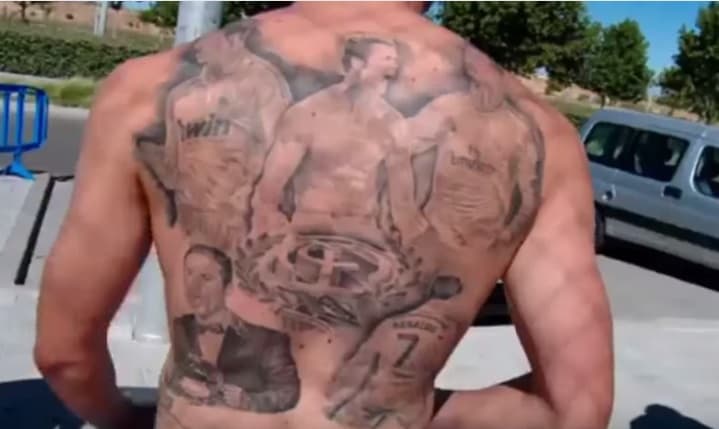 Fanático del Real Madrid se hace cinco tatuajes de CR7 en la espalda