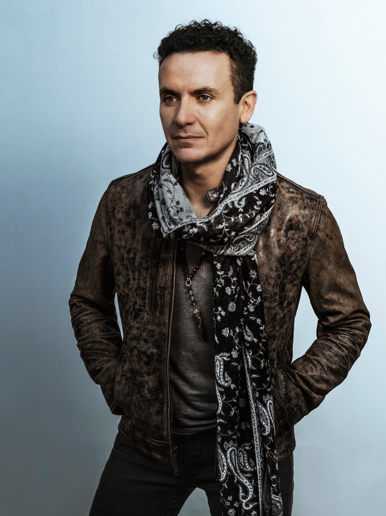 <h2 class="cms-H2-H2">Fonseca</h2>
<br>Ganador de siete premios Latin GRAMMY y nominado este año en cuatro categorías.