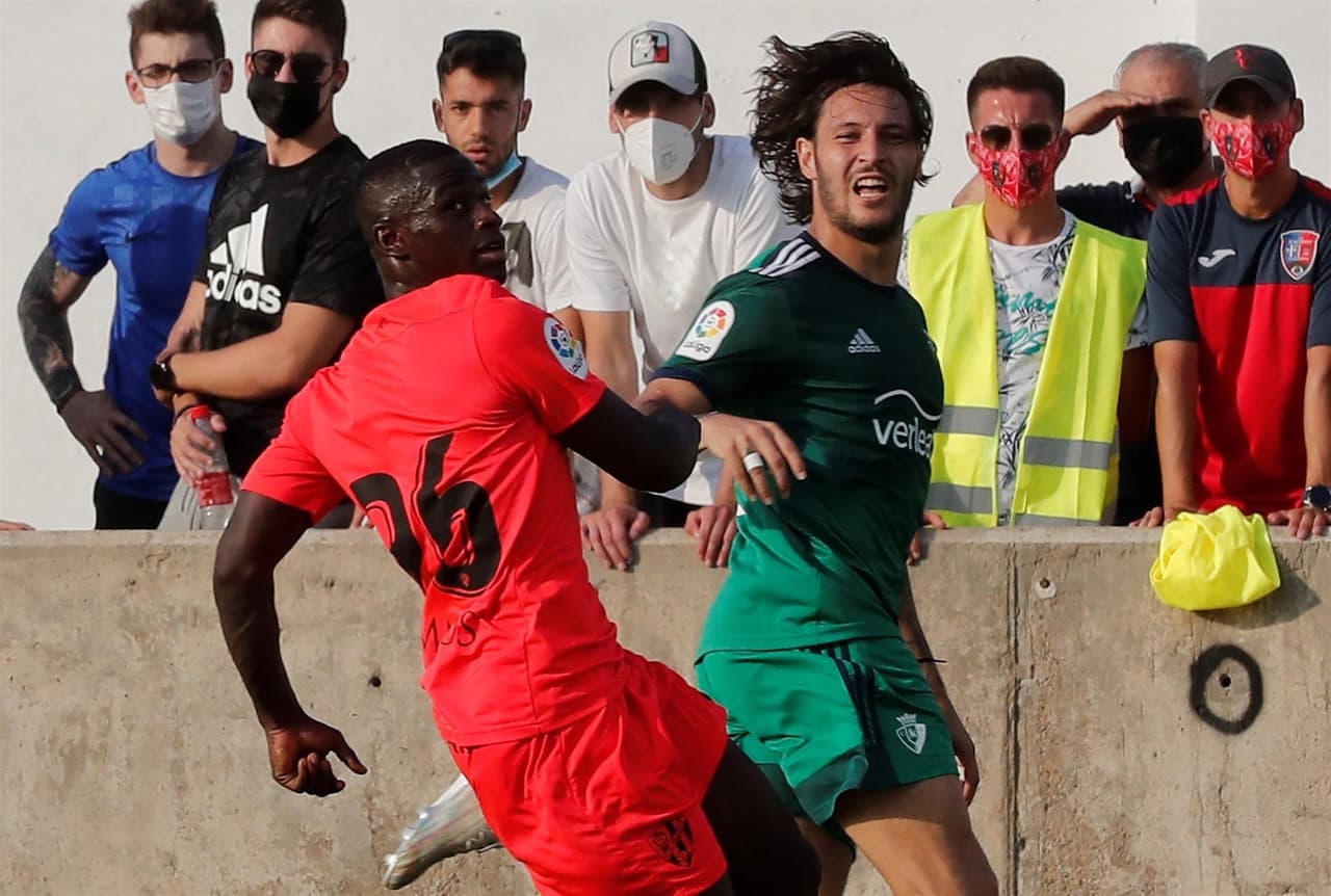 El Huesca cae 2-1 ante el Osasuna durante su primer partido amistoso. La escuadra que dirige el mexicano Ignacio Ambriz, en su primera aventura europea, se fue a la delantera al minuto 6’ con gol de Dani Escriche, pero Nacho Vidal (47’) y Chimy Ávila (60’) le dieron la victoria a los ‘Rojillos’.