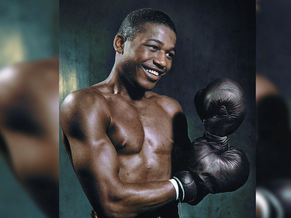 Su primera pelea fue en 1936 y para ésta, tomó la tarjeta Amateur Athletic Union de otro boxeador llamado Ray Robinson.