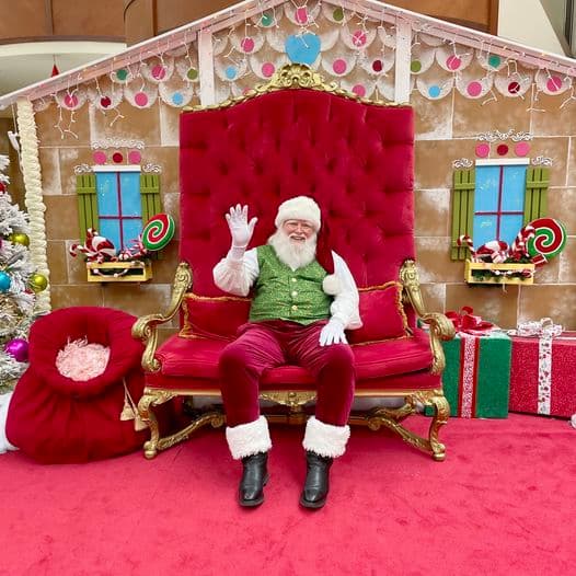 <b>Town Center at Cobb (Hasta el 24 de diciembre)</b>
<br>Dirección: 400 Ernest W. Barrett Pkwy. NW, Kennesaw
<br>Teléfono: 770-424-0742
<br>Sitio web:
<a href="https://www.towncenteratcobb.com/event/Photos-with-Santa/2145555089">https://www.towncenteratcobb.com/event/Photos-with-Santa/2145555089</a>
<br>
<br>
<b><a href="https://goo.gl/maps/JzX6njjWz5gn5LHX6">Cómo llegar</a></b>