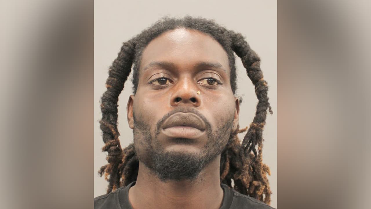 Khaleah Ashtin Jones, es sospechoso de agresión contra un miembro de su familia.