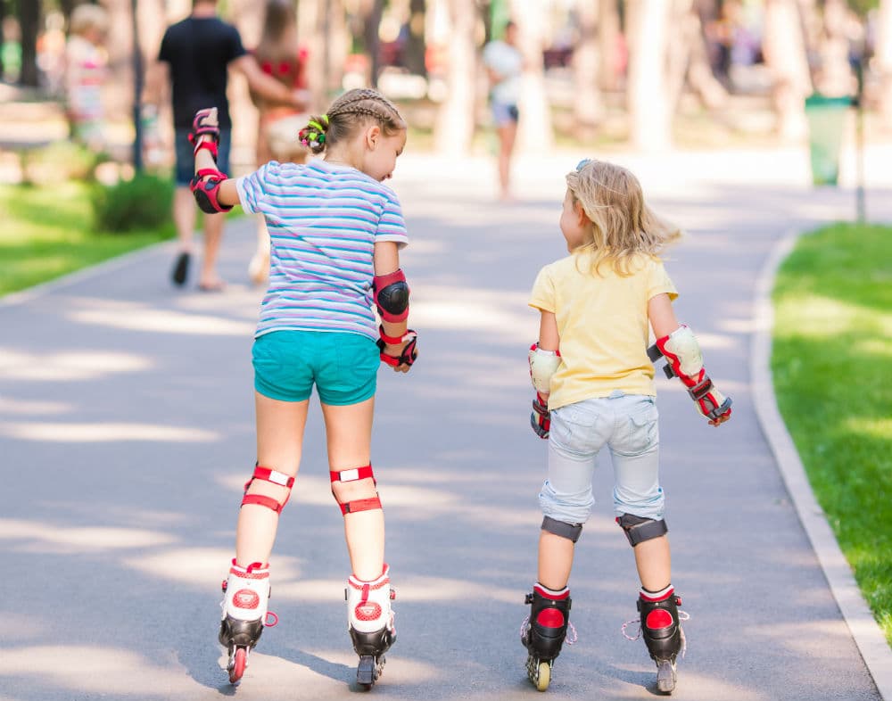 Nuevas aventuras sobre ruedas: patines o patinetas son cada vez más populares y el verano es la temporada perfecta para perfeccionarse y aventurarse.