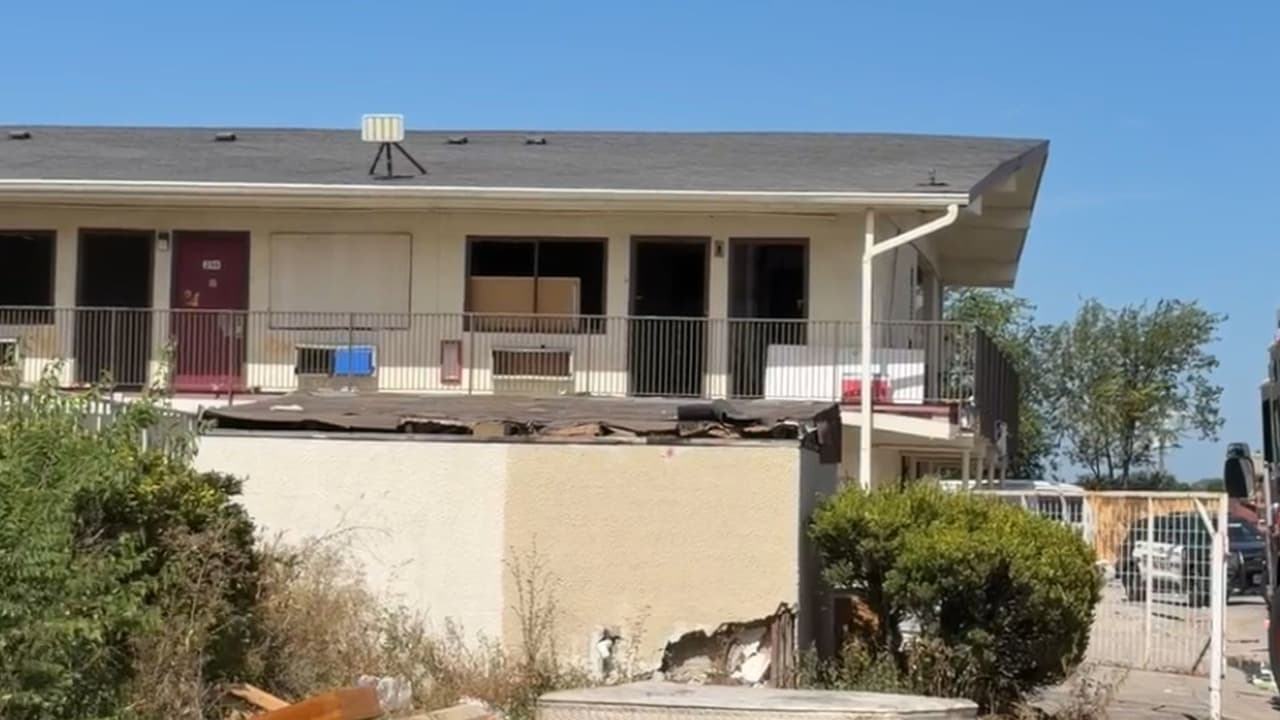 Encuentran un cuerpo en el ático de un hotel abandonado en San Antonio