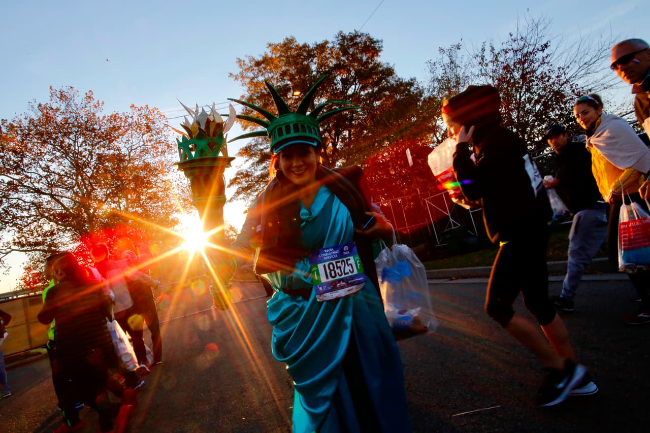 Eso no evitó que mucho llevaran atuendos para rendir homenajes y dejar su color en la competencia.