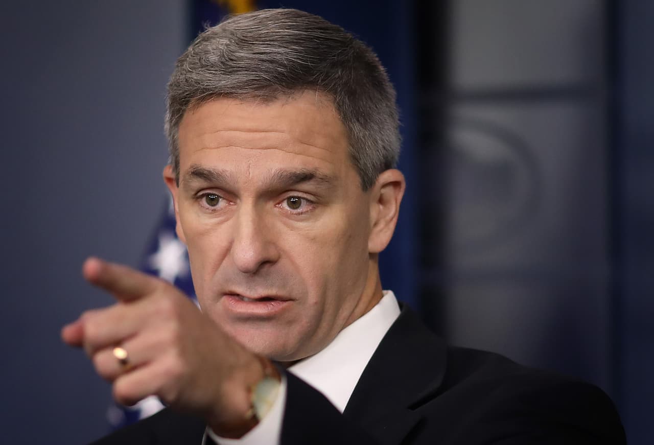 Cuccinelli justifica la regla de carga pública: "Quien viene a EEUU tiene que ser autosuficiente"