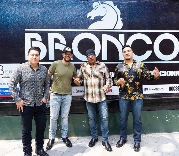 <b><a href="https://www.univision.com/temas/bronco" target="_blank">Bronco</a></b>, agrupación de regional mexicano que saltó a la fama en la década de 1990 y acumula clásicos como ‘Que no quede huella’, regresó a los escenarios. Realizan una gira de conciertos a la que han llamado ‘Más Bronco que nunca’.
<br>