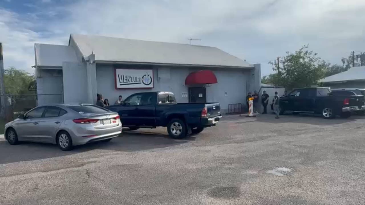Investigan como crimen de odio un tiroteo en un bar gay de Tucson que dejó tres muertos