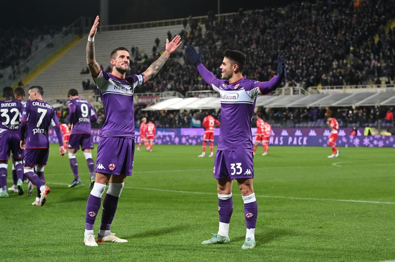Fiorentina remonta y gana ante la Sampdoria con marcador de 3 a 1 durante la fecha 15 en la Serie A. Gabbiadini abrió el marcador, pero Callejón, Vlahovic y Sottil dieron la vuelta y anotaron para los locales.