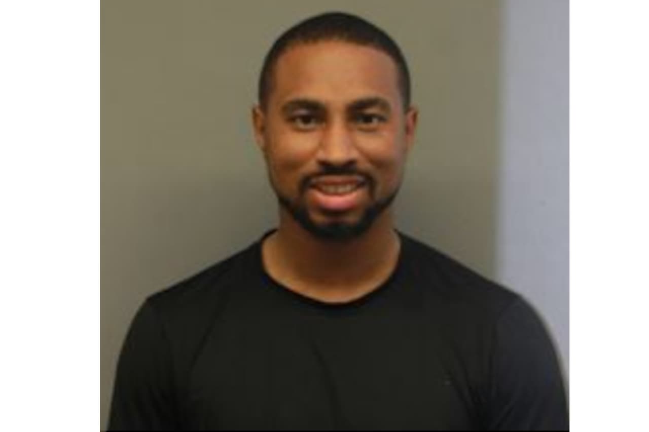 Identifican al sospechoso que disparó a un policía en la cabeza y robo un banco en Des Plaines