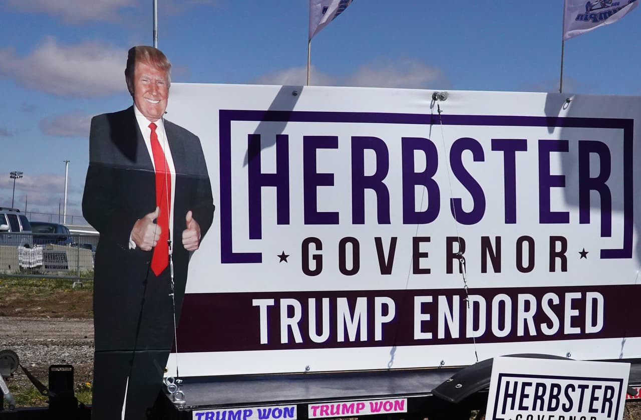 Trump apoya a un candidato republicano al que 8 mujeres acusan de abuso sexual