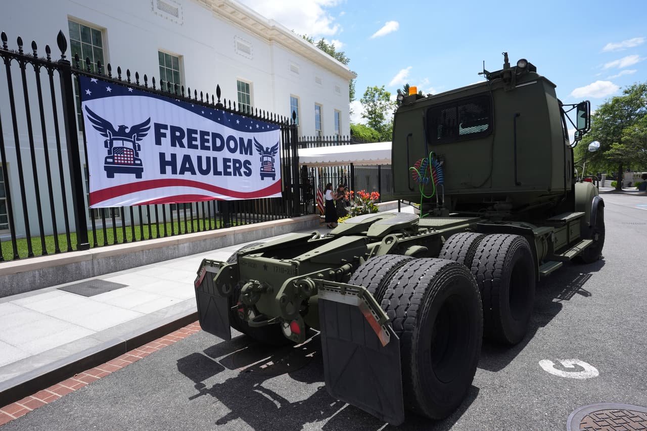 Donald Trump abre la puerta a veteranos con Freedom Haulers para ocupar miles de plazas tras cancelar licencias de camioneros