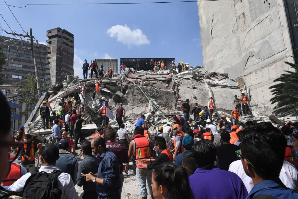 Los esfuerzos de rescate en un edificio colapsado en Ciudad de México.