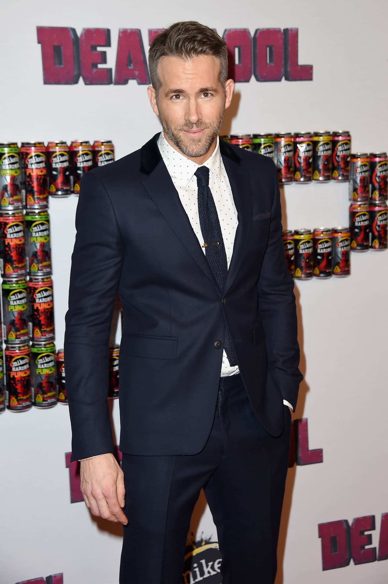 Él lució muy galante con su traje