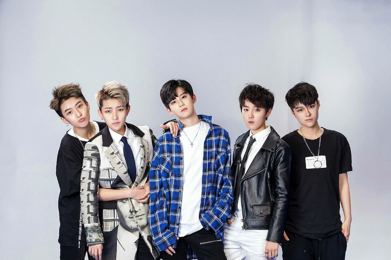 Esta boy band china está formada sólo por mujeres y nadie lo puede creer