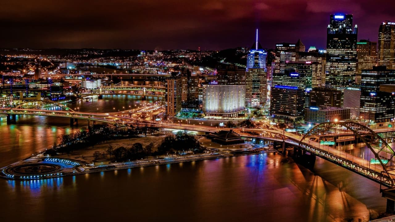 "Conocida por apodos como Blitzburgh y Steel City, Pittsburgh está al borde de mayores alturas. Emergiendo de una industria siderúrgica moribunda, Pittsburgh se está ganando otro nombre: ciudad de la reinvención.