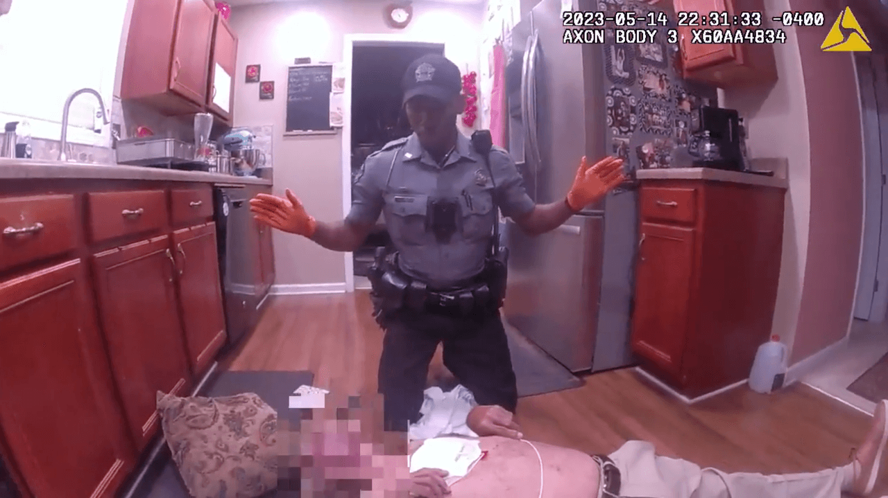 "No respira": agentes salvan la vida de un hombre de 82 años que fue reportado inconsciente