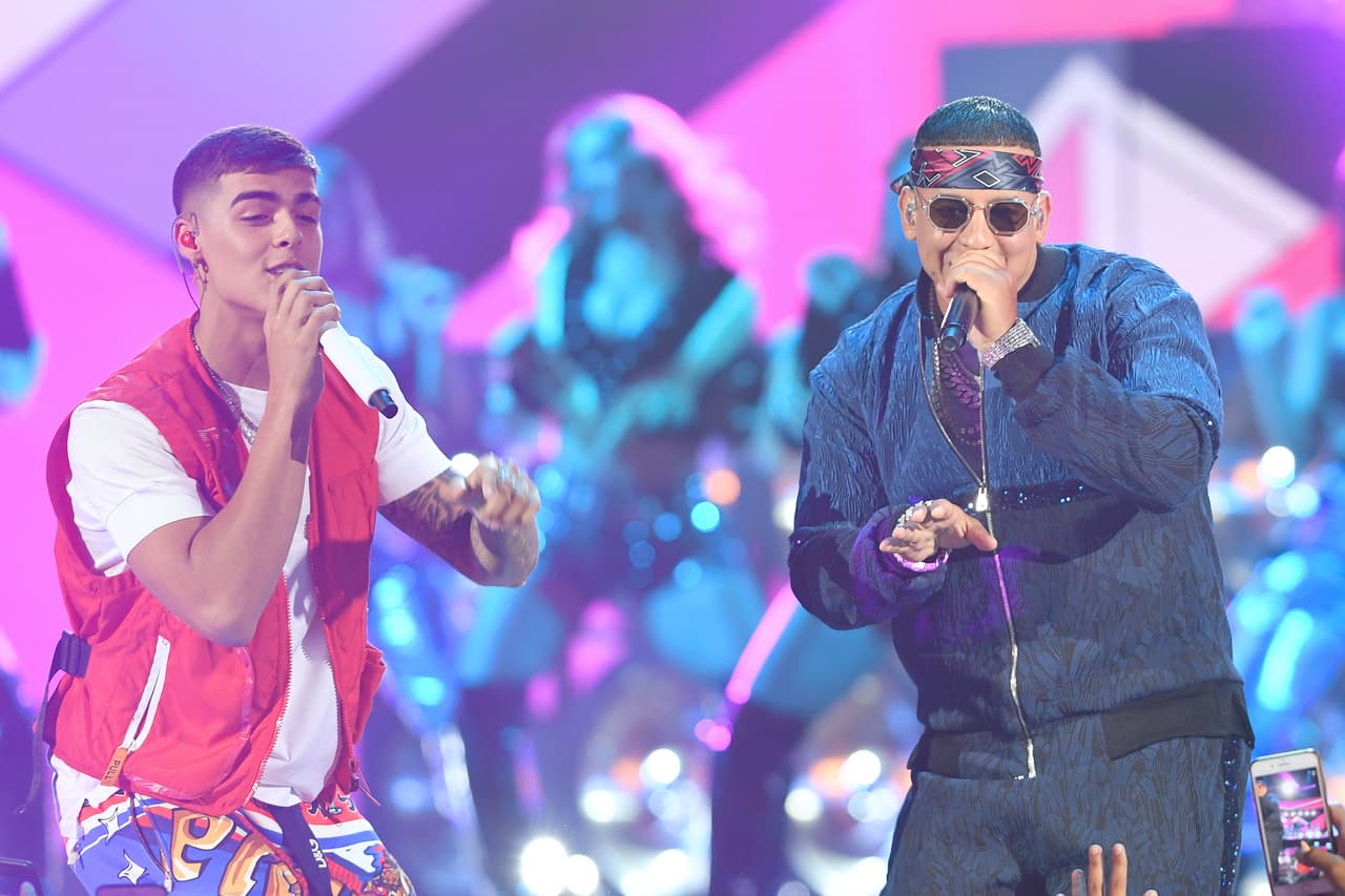 Con tan solo 18 años de edad, Lunay compartió escenario con uno de los grandes del género urbano: Daddy Yankee.