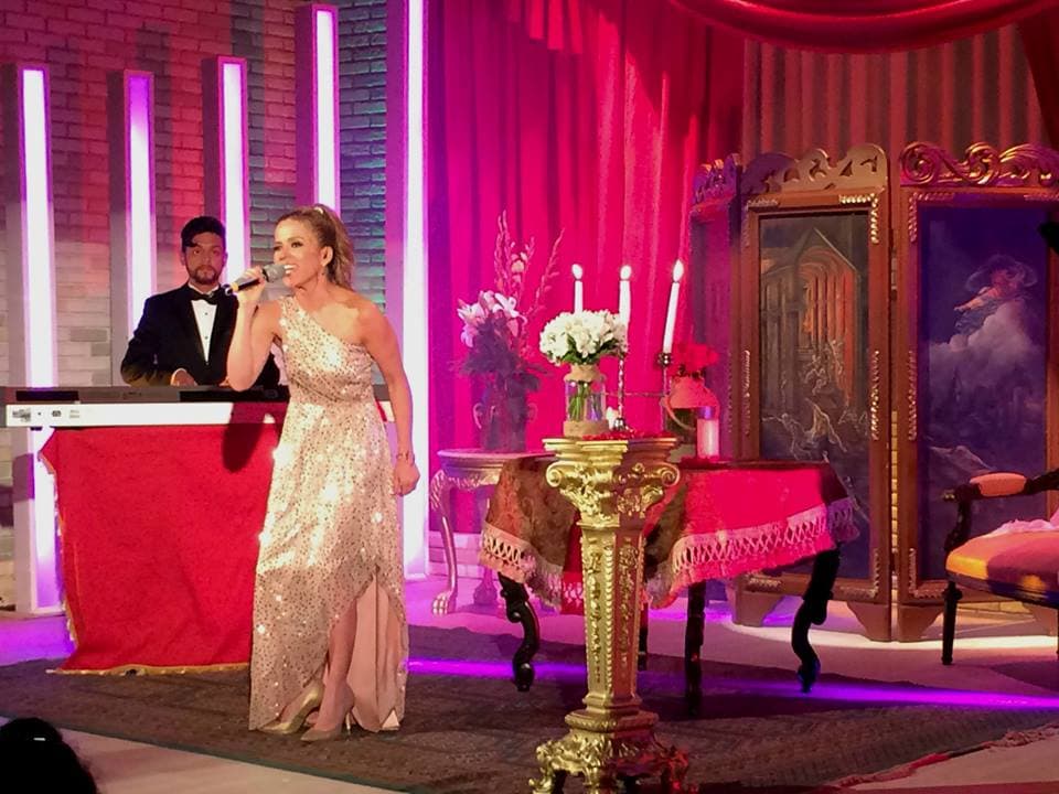 La melodiosa voz de Tania durante la entrega de premios.