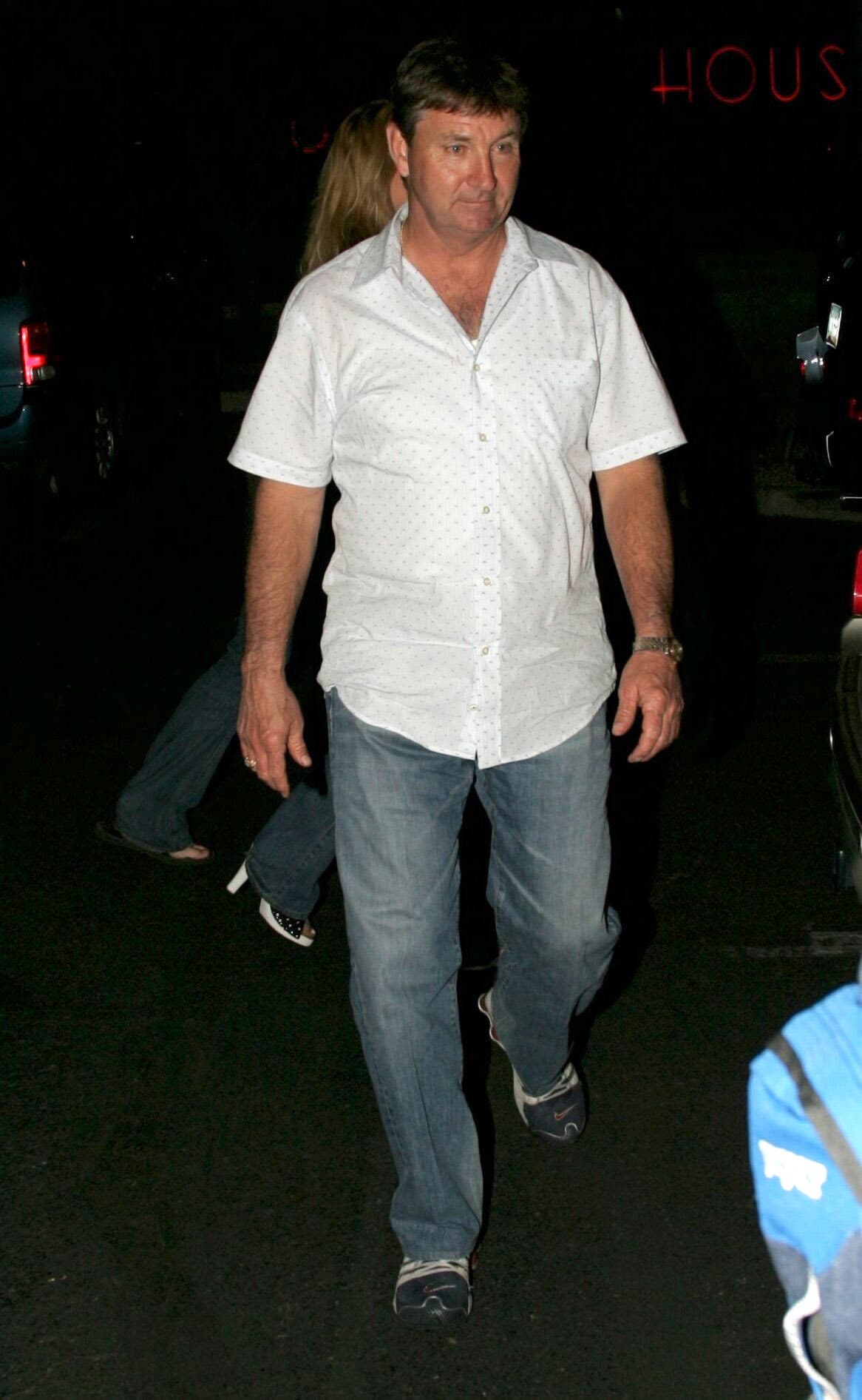 El padre de la cantante argumenta que antes de desistir a su derecho a la privacidad
<b>"debe determinarse que tiene la capacidad de comprender las consecuencias de su renuncia"</b>.
<br>