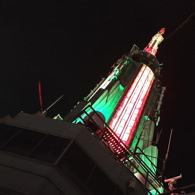 El rojo, naranja y verde se podían apreciar desde la distancia.