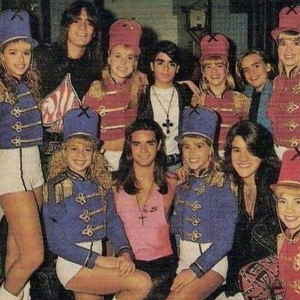 Tras salir de 'Menudo' fue parte de varias bandas de rock en inglés, sin embargo en 1994 decidió lanzarse como solista.