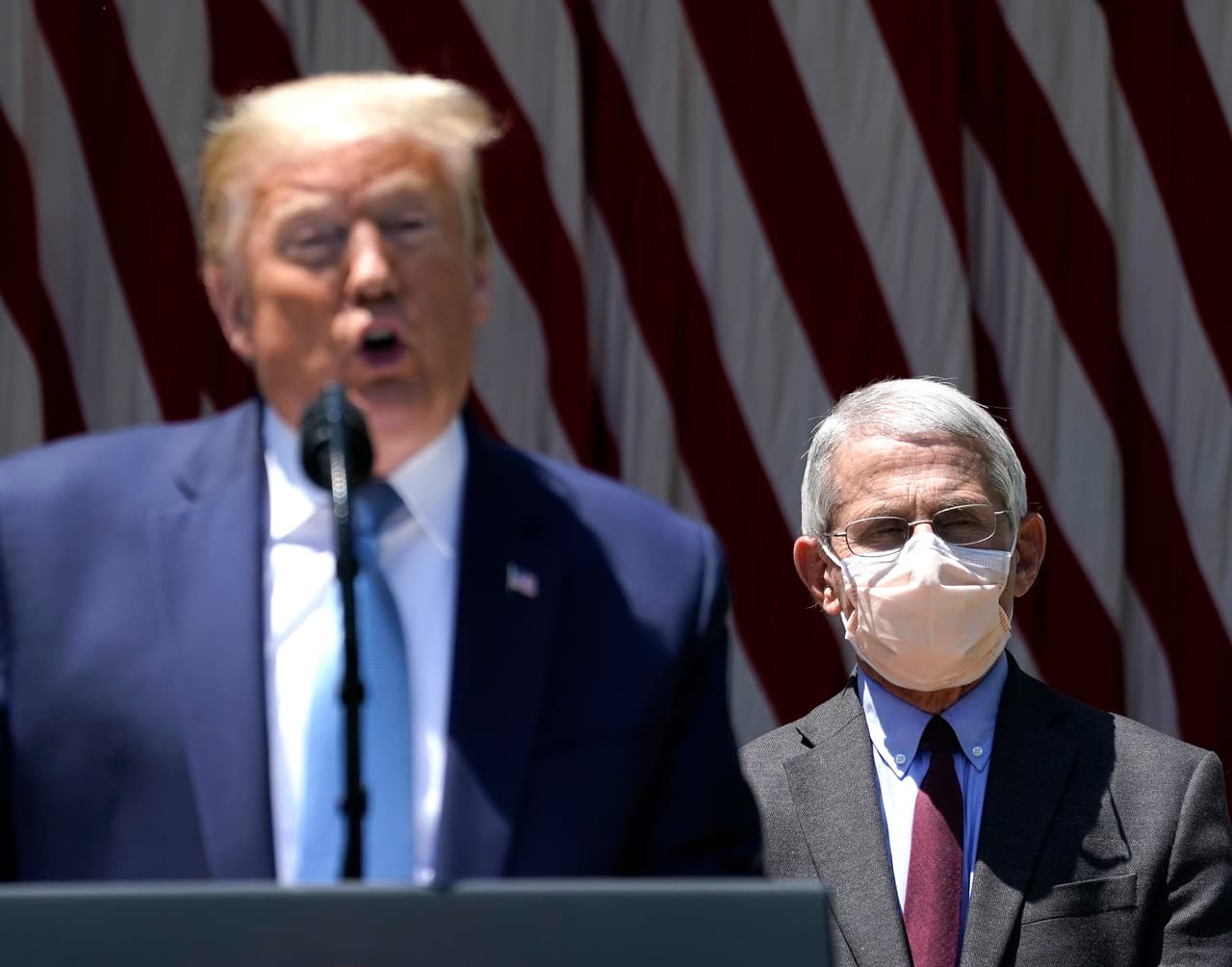 Trump insiste en desacreditar al doctor Fauci en medio de un peligroso repunte del coronavirus