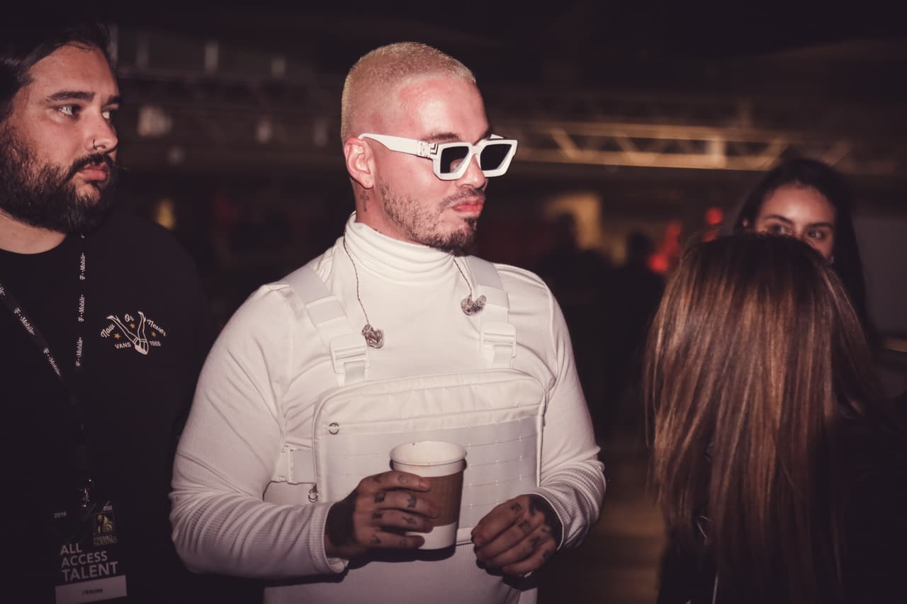 El intérprete de 'Reggaeton' estaba muy relajado antes de salir al escenario de Premio Lo Nuestro.