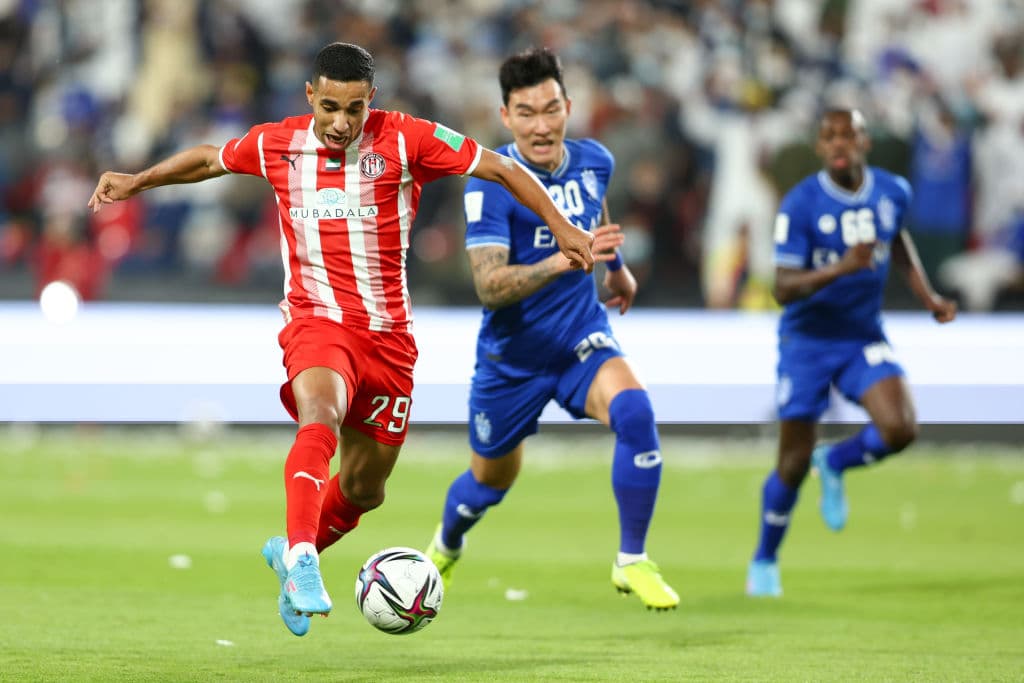 Al Hilal propina goliza a Al-Jazira con marcador de 6-1 durante la segunda Ronda del Mundial de Clubes de la FIFA 2022. Ighalo, Pereira, Kanno, Al-Dawasari, Marega y Carrillo le dieron el triunfo a los visitantes, mientras que Abdoulay Diaby anotó el único gol para los locales.