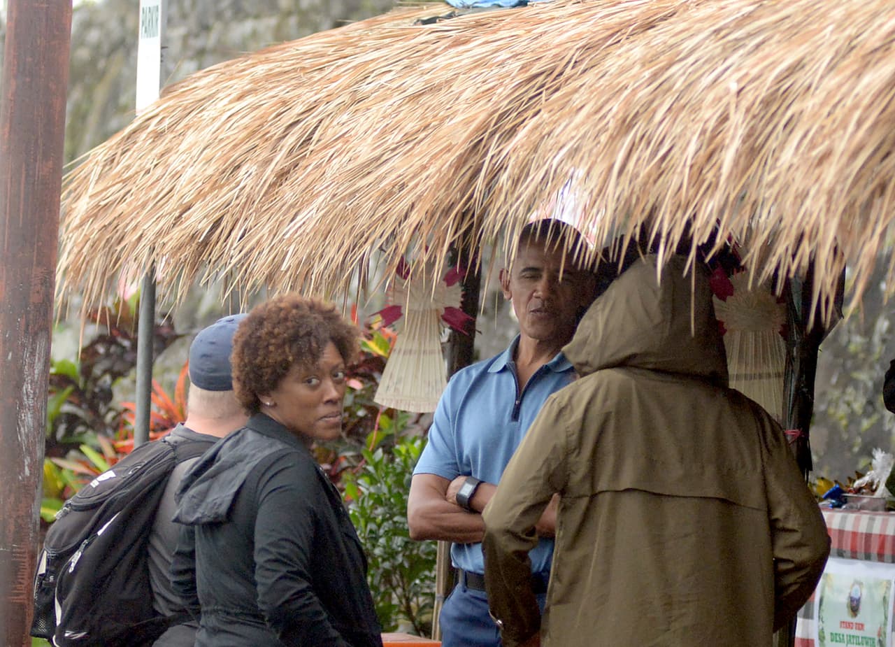 El presidente Barack Obama en un paseo por el campo en Tabanan, Bali, parte de su viaje a Indonesia.