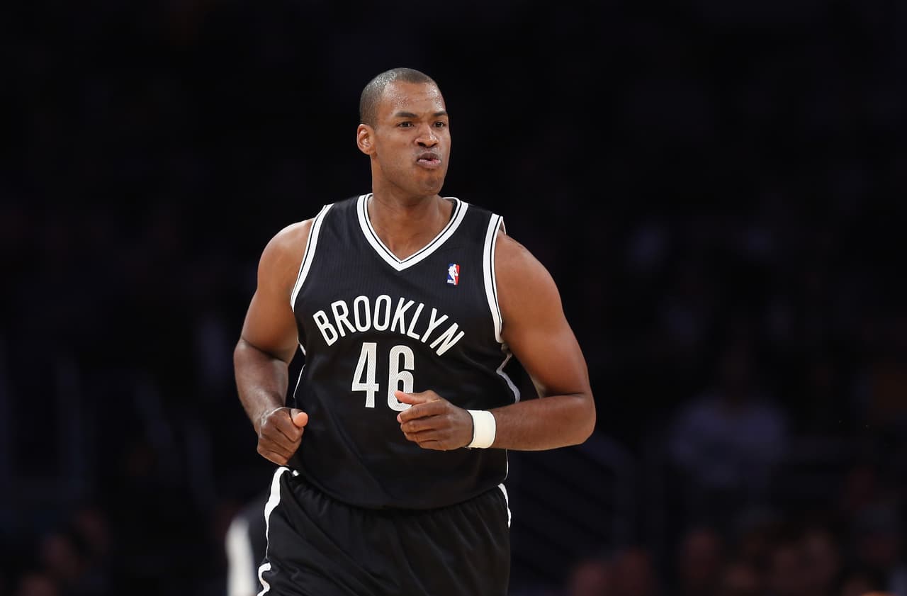 Jason Collins, primer basquetbolista de NBA en reconocer públicamente su homosexualidad, ha advertido que ve en la candidata demócrata una defensora de los derechos de igualdad social.