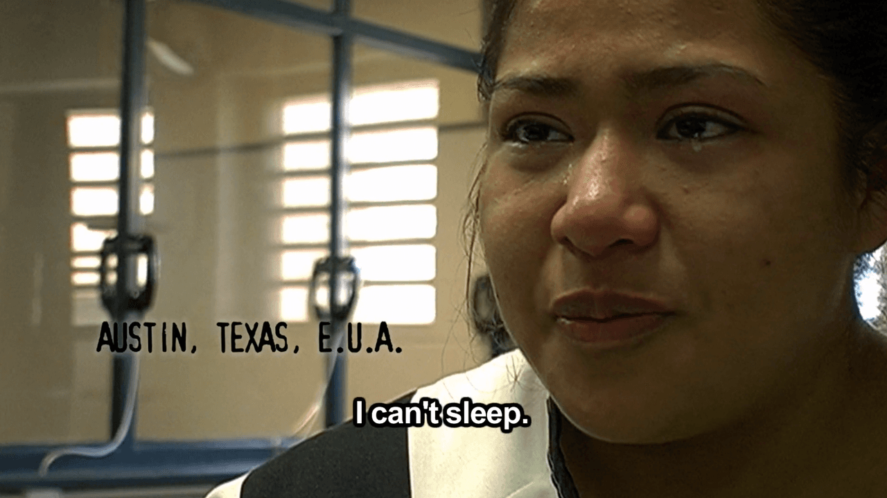 La mujer llevó al pequeño al departamento de al lado para pedir ayuda. Cuando llegaron las autoridades, paramédicos le sacaron una masa de toallas de papel compactado de la tráquea. Para entonces su cerebro estaba severamente dañado, ya que se le había cortado su respiración. El menor murió en un hospicio tres meses después.