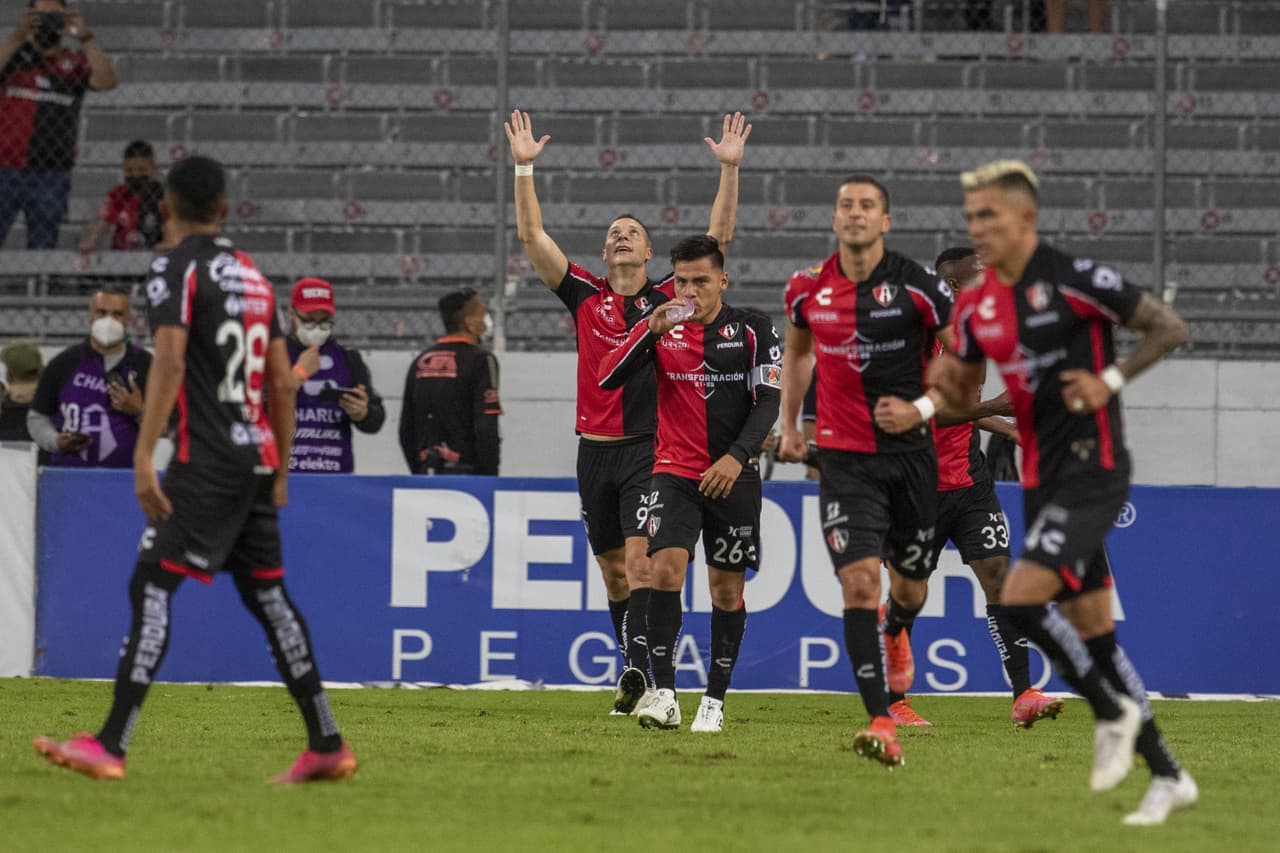 Julio Furch y Christopher Trejo son los encargados de anotar en la victoria 2-0 sobre Querétaro.