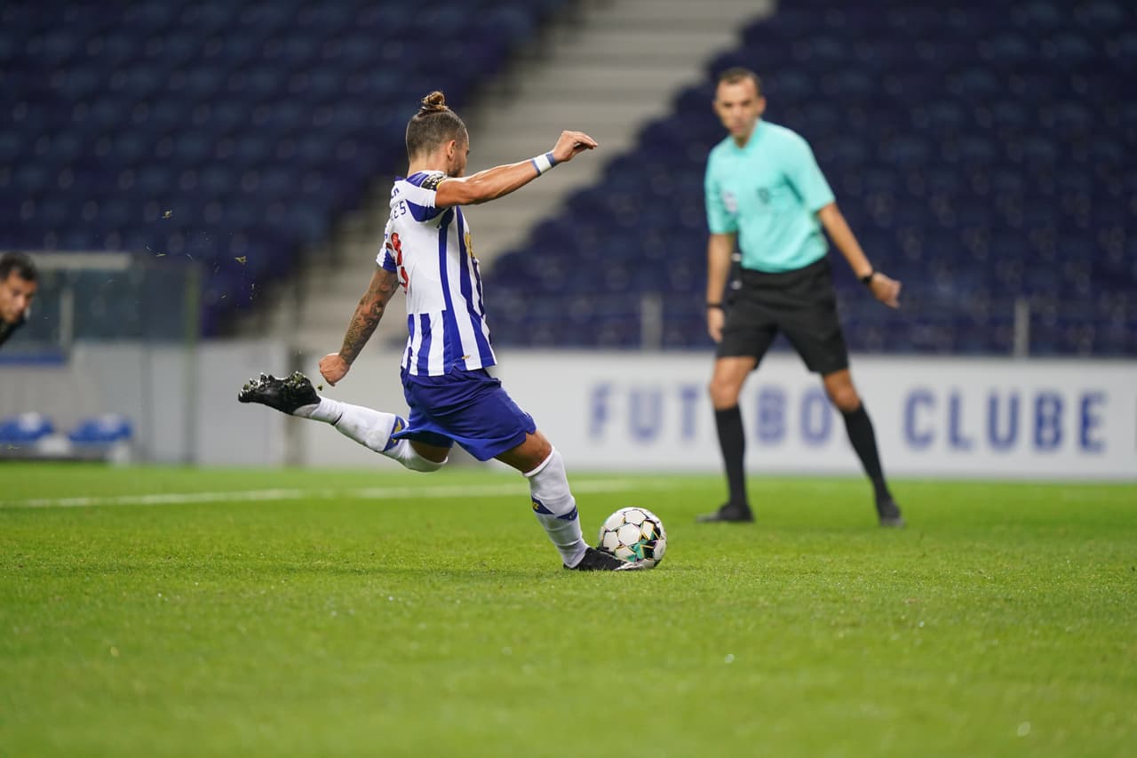 Castro (21’) adelantaba a los visitantes, Oliveira (45+1’) emparejó los cartones y Telles marcó dos penales (45+4’, 89’). Jesús Manuel Corona salió a los 87’ del partido.