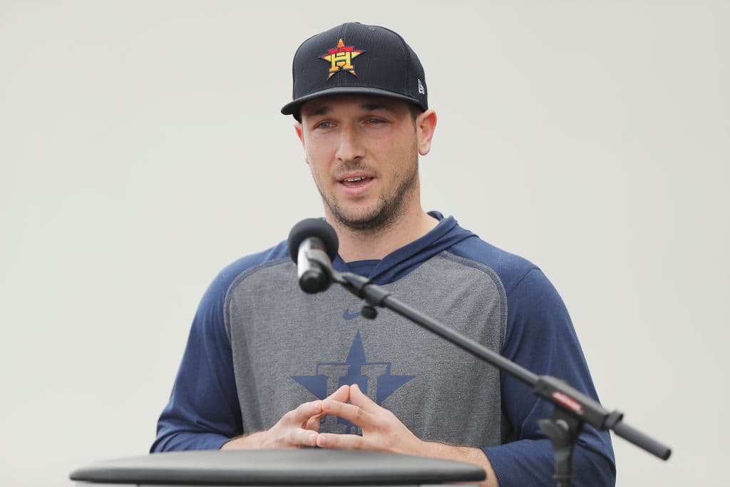 De igual manera, jugadores ayudan de manera individual a la causa, como Alex Bregman y Lance McCullers Jr., donaron al Banco de Alimentos de Houston y a la Fundación Anthony Rizzo para donar alimentos a enfermeras, doctores y staff de un hospital.