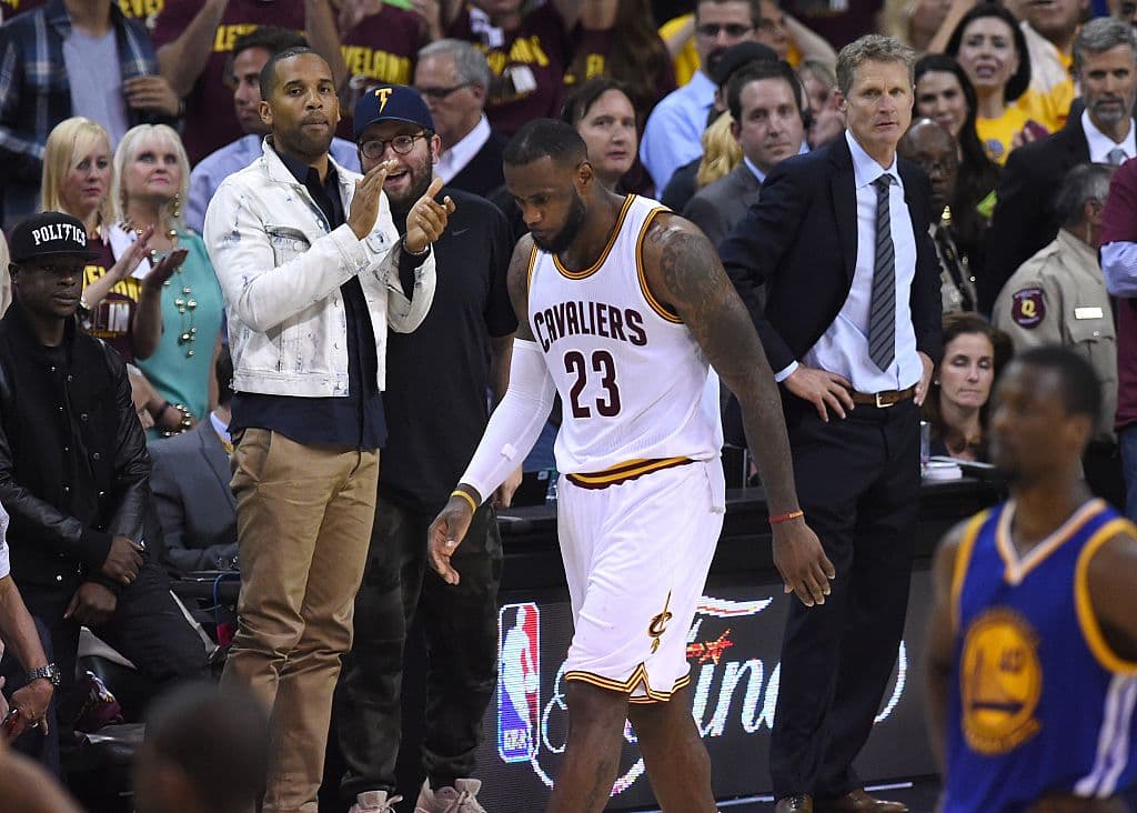 En su retorno a Cleveland, condujo, tal y como se esperaba, a los Cavs a unas Finales. La mala suerte jugó en su contra y terminó sucumbiendo ante su 'Némesis', los Golden State Warriors.