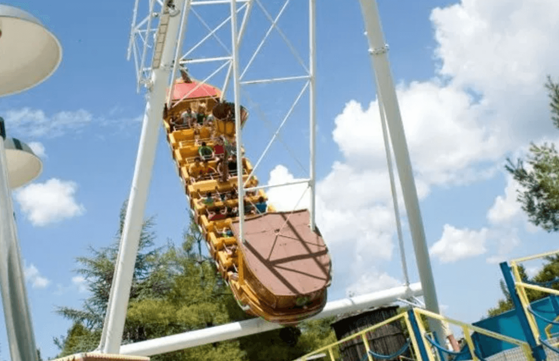 Entre la llegada de nuevas montañas rusas y atracciones, el parque ha ido ampliando su terreno de 6 a 12 acres, en donde abundan área de juegos para chicos y grandes.