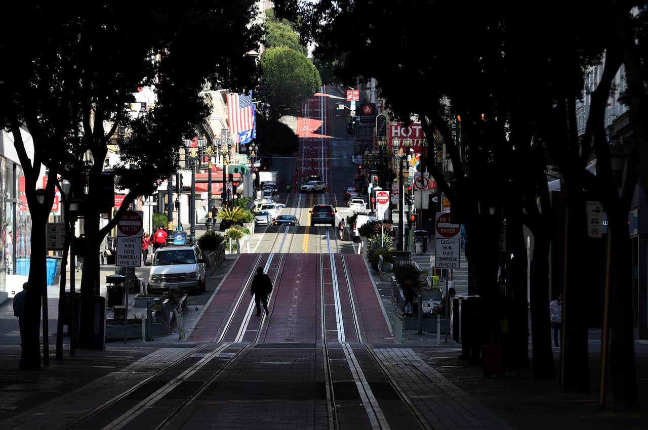 <b>17 de marzo de 2020: California es el primer estado en emitir órdenes de confinamiento. </b>
<br>
<br>Puerto Rico había sido el primer territorio estadounidense en emitir una orden de cuarentena obligatoria el 15 de marzo. Dos días después, algunas zonas de California tomaron la medida localmente, como San Francisco, en la foto.