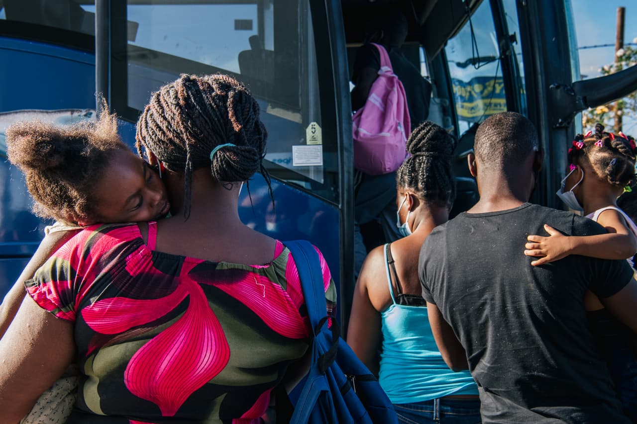 Muchos inmigrantes haitianos “van a Florida", según taxista que los ha transportado en San Antonio