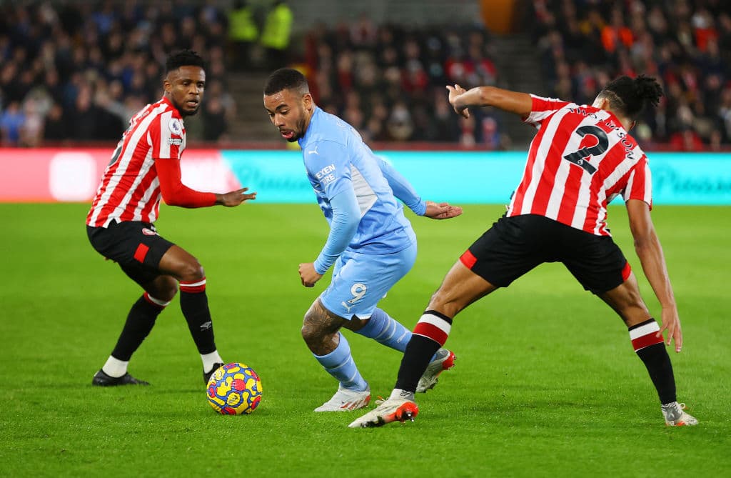 Manchester City se lleva el trinunfo sobre Brentford con único gol por parte de Phil Foden, lo que coloca a los de Guardiola como primeros en la tabla y se alejand del Chelsea por ocho puntos en la Premier League.