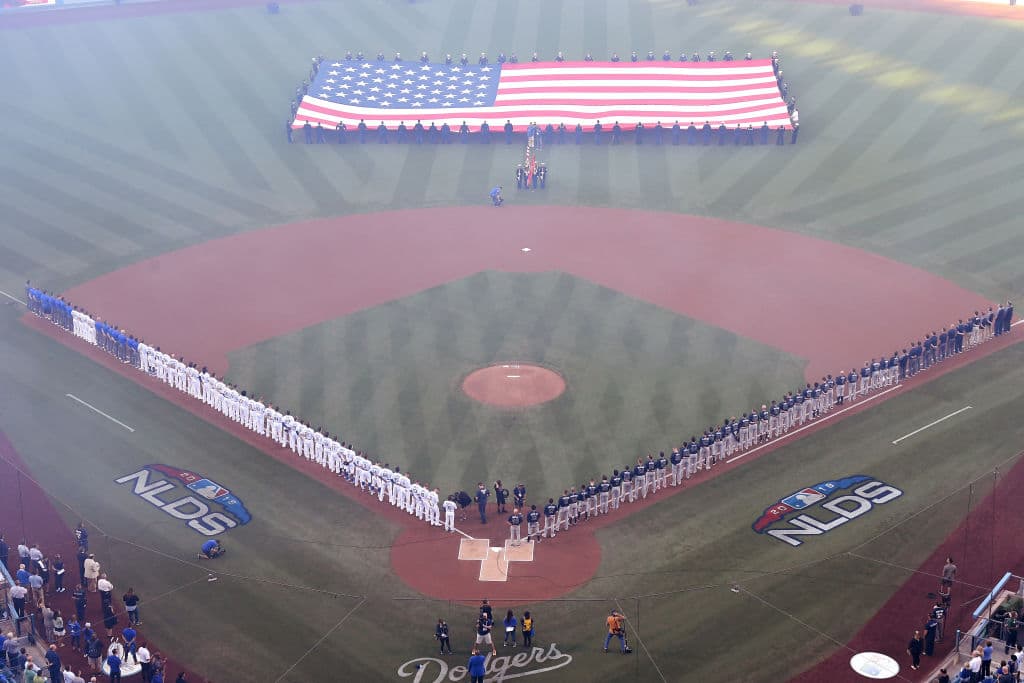 Dodger Stadium se engalanó una vez más para albergar un juego de Playoffs. Esta vez los Dodgers de Los Ángeles recibieron a los Atlanta Braves en el Juego 1 de la Serie Divisional de la Liga Nacional.