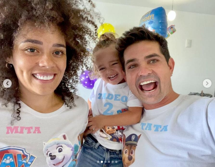 Ferdinando Valencia y Brenda Kellerman se muestran felices a dos años de que se convirtieron en
<b><a href="https://www.univision.com/famosos/ferdinando-valencia-y-brenda-kellerman-ya-tienen-en-brazos-a-sus-gemelos-dante-y-tadeo-fotos" target="_blank">papás de los mellizos Tadeo y Dante</a></b>, quienes nacieron el 24 de abril de 2019.