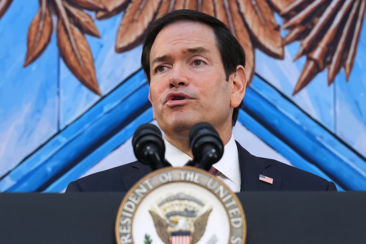 El secretario de Estado, Marco Rubio, anunció nuevas sanciones en contra del régimen cubano. En esta ocasión, dirigidas a un nieto de Raúl Castro y cinco entidades, entre las que se encuentra el Banco Exterior de Cuba.
<br>
