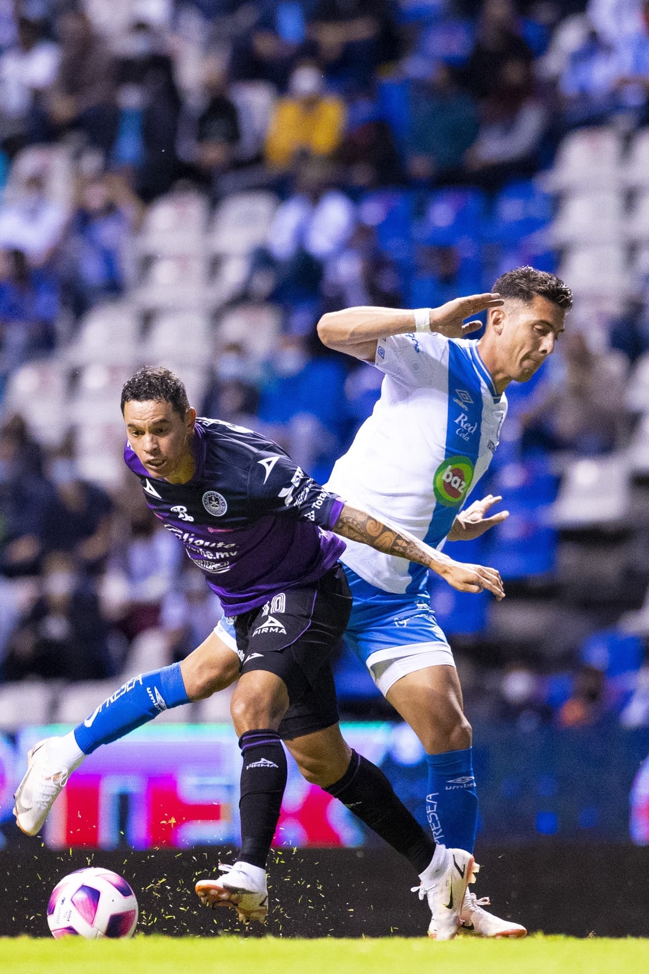 De la mano de Christian Tabó y Dieter Villalpando, Puebla consigue tres importantes puntos frente a Mazatlán tras vencer 2-0.