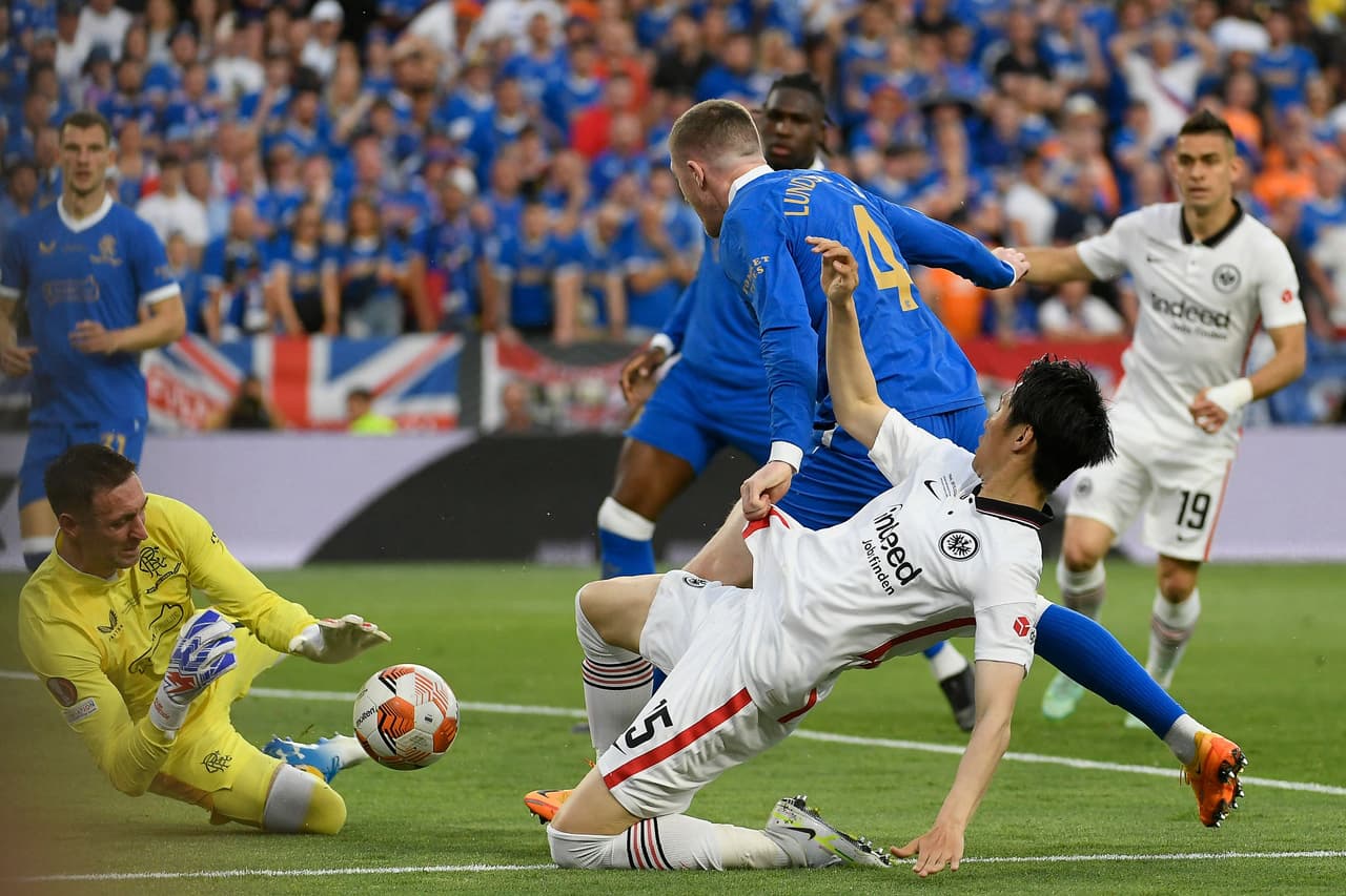 Eintracht Frankfurt ganó en la serie de penales el título de campeón de la Europa League sobre el Rangers tras quedar 1-1 en 120 minutos; tercer título UEFA y segunda de Europa League.