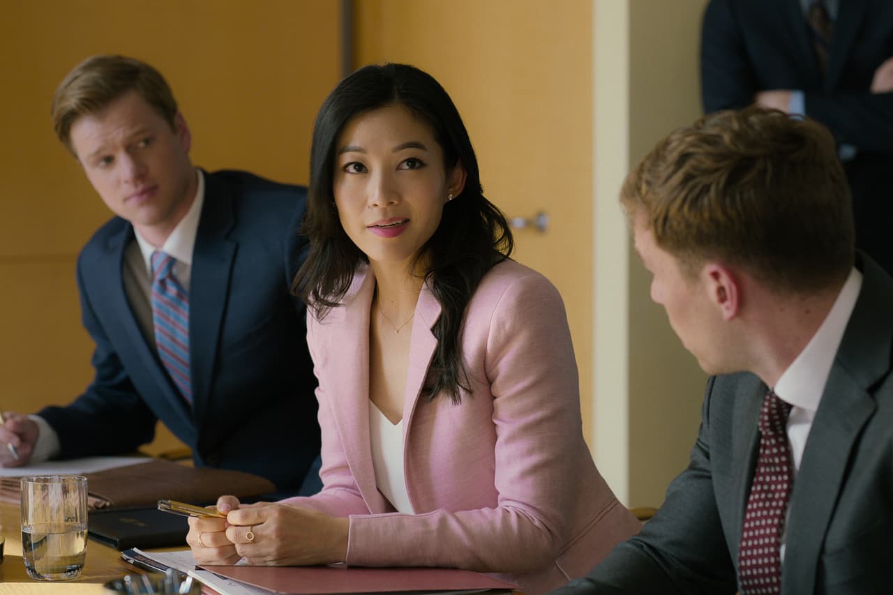 Arden Cho como Ingrid Yun en ‘Partner Track’.