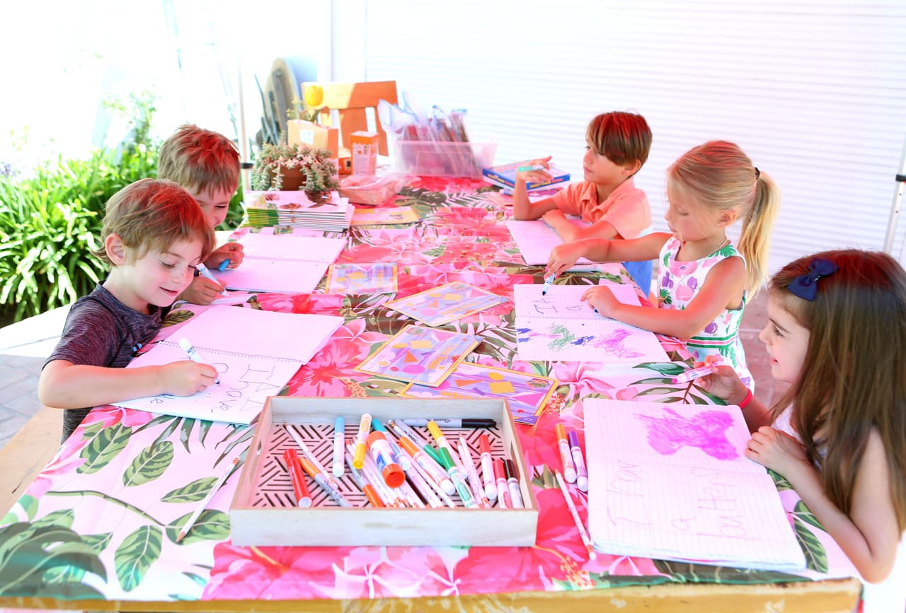 Puedes obtener más información sobre el campamento de verano,
<b><a href="https://www.townofcary.org/recreation-enjoyment/programs-classes/camp-information-track-out-summer-and-school-s-out" target="_blank">aquí</a></b>.