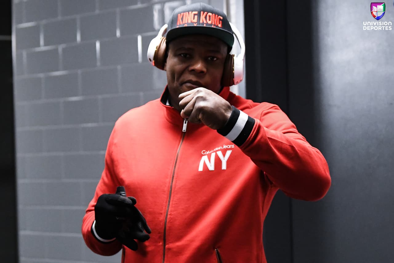 La pelea estelar en el Barclays Center de Brooklyn, una de las más esperadas en la categoría de los pesos completos, sobrepasó las expectativas de los aficionados. Luis Ortiz (28-1, 24 KOs) le complció la noche a Deontay Wilder (40-0, 39 KOs), pero el campeón sacó a relucir en el décimo round el poder que tiene en los nudillos para mandar al cubano a la lona en dos ocasiones y sellar la victoria.