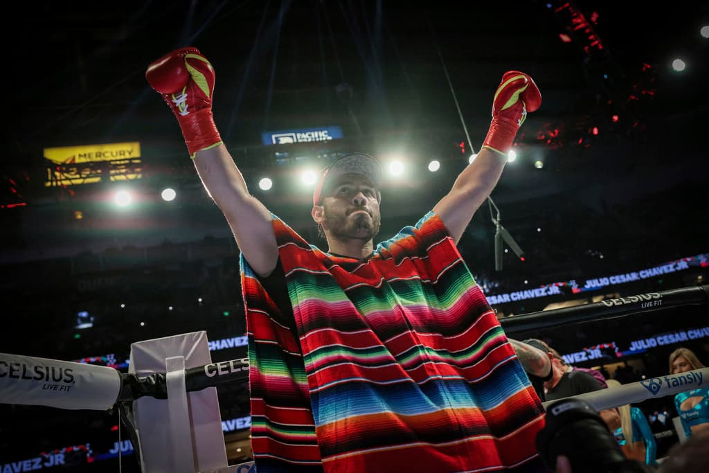 El boxeador mexicano Julio César Chávez Jr. irá a juicio en México por presuntos vínculos con el narco