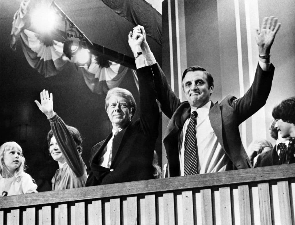 Jimmy Carter y Walter Mondale durante un mitin ocurrido el 15 de mayo de 1976 en Nueva York.